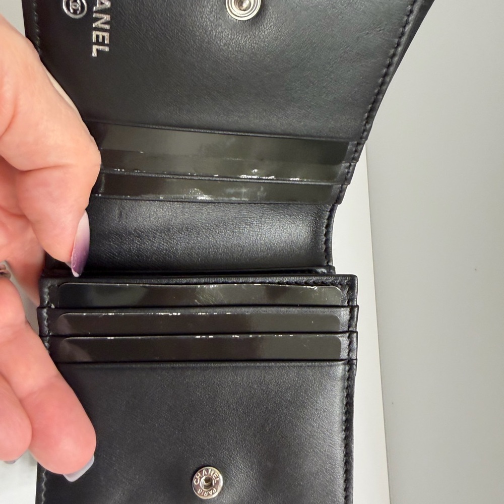 ❌SOLD❌ CHANEL NWOT UNISEX Black Quilted Card Holder - Picture 6 of 10